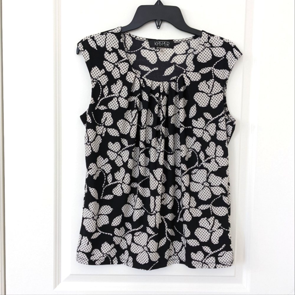 2/$10🔥 Kasper Black and White Floral Sleeveless Business Casual Dressy Top